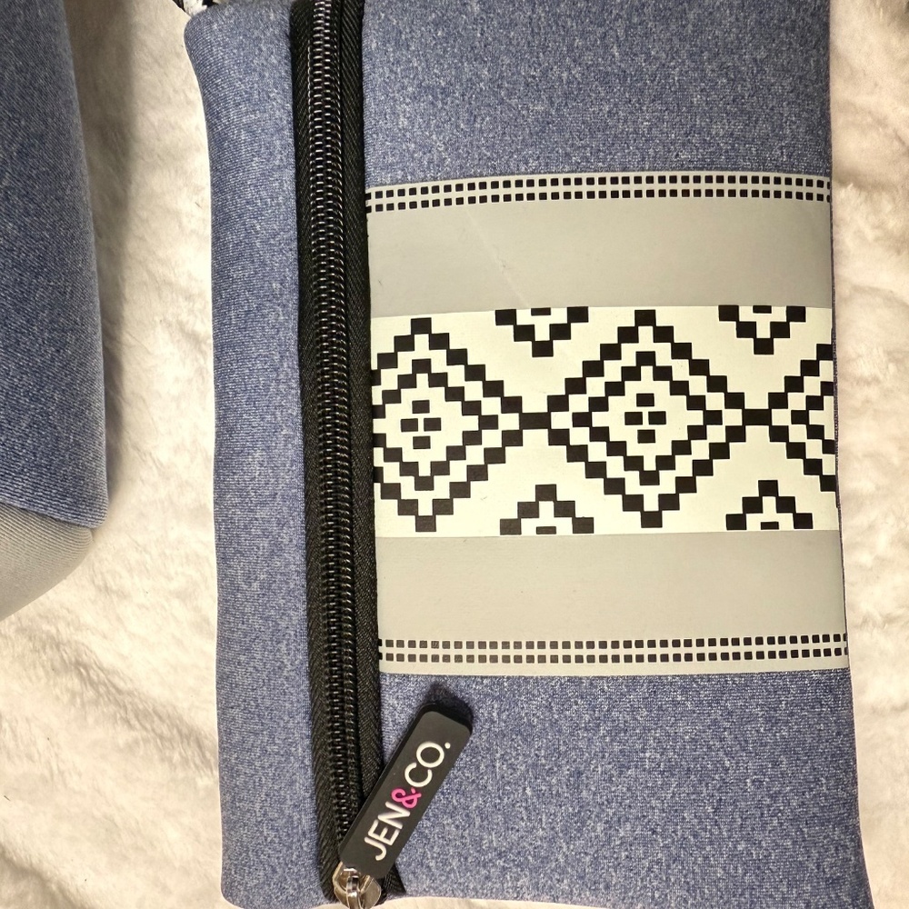 Jen & CO - Annabella Aztec Neoprene Tote with removable pouch - Picture 12 of 13